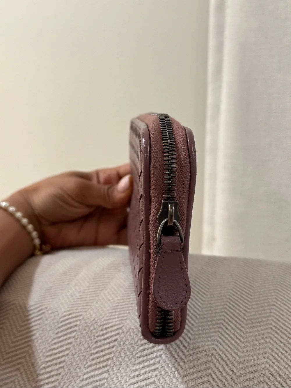 Bottega Veneta Leather Zip Wallet - Mauve